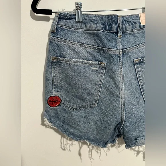 Zara Trafaluc Lips Patch Distressed Denim Shorts US 6 - Picture 8 of 8